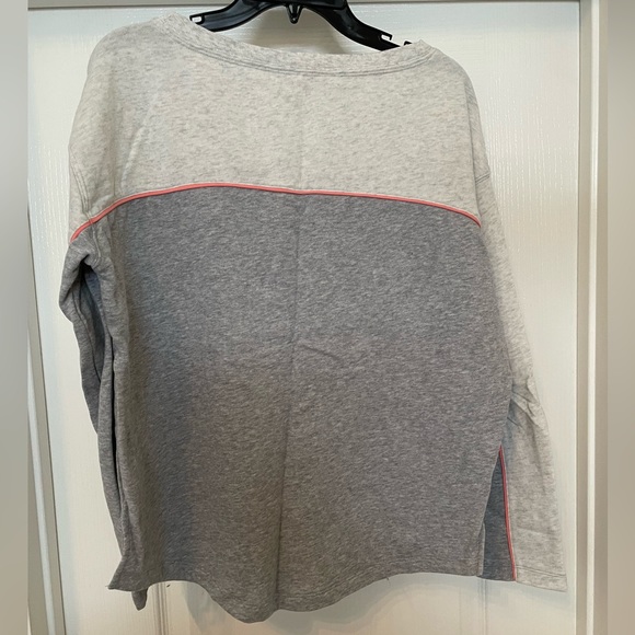 Victoria’s Secret long sleeve sweatshirt size Large in 2tone greys - Picture 3 of 7